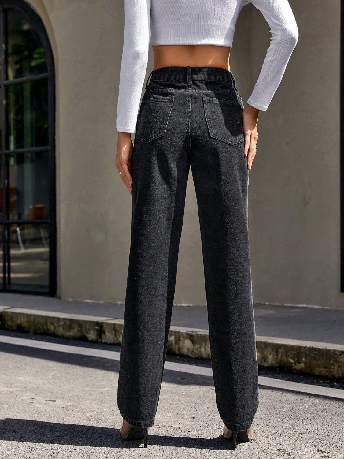 Straight Leg Jeans with Pockets